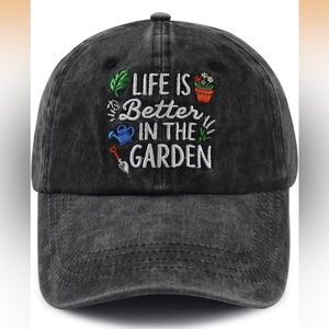 Black “Garden Lover” hat